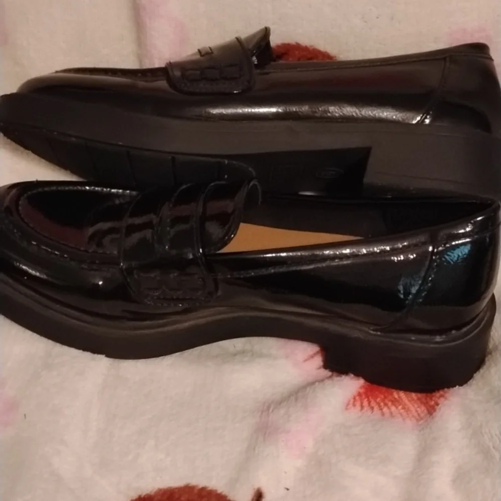 Girls shoes